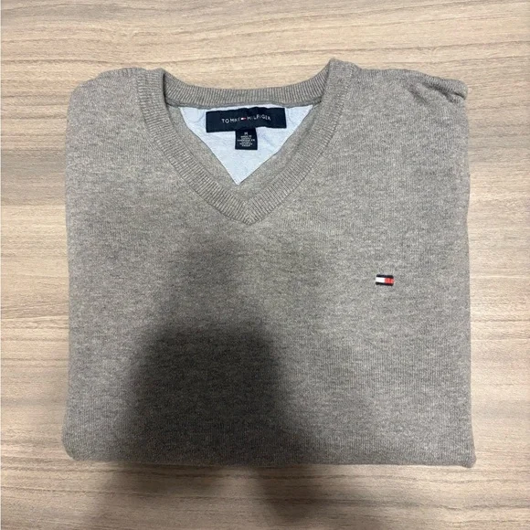 Used Tommy Hilfiger Pullover Sweater Mens Medium Gray Knit V Neck Pima Cotton - Picture 4 of 4